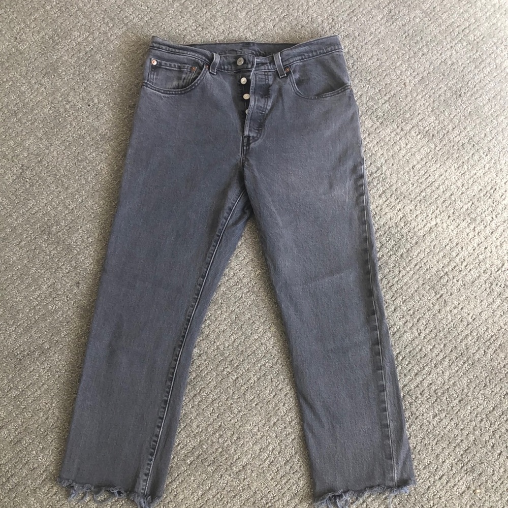 Levi’s Mom jeans scalloped Frey edge size 8-10